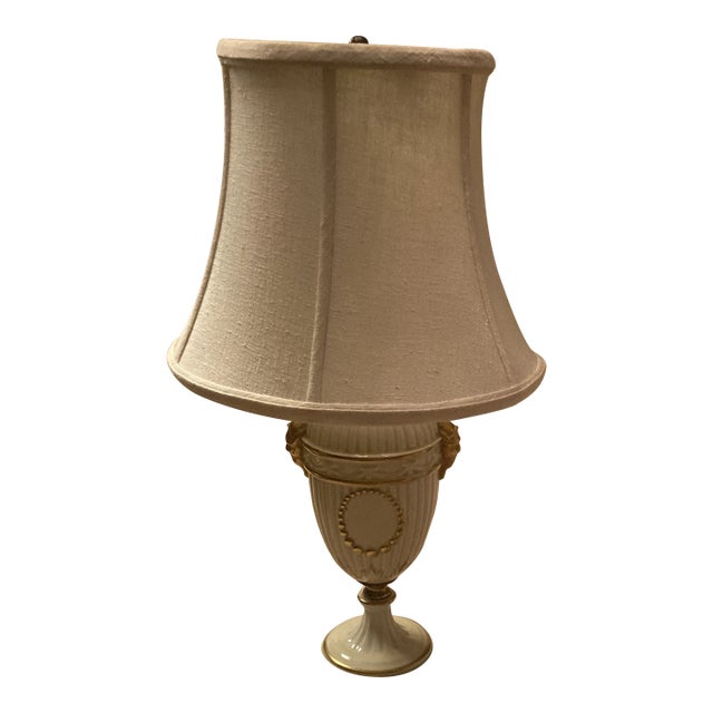 1930s Old Paris Cream & Gold Porcelain Table Lamp With Beige Silk Shade For Sale