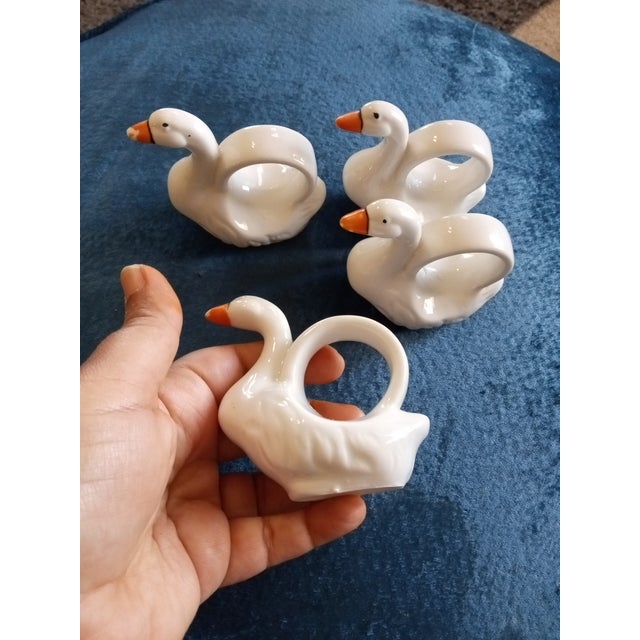 GORGEOUS VTG Set of 4 Swan/Goose 3" Wide Napkin Rings This set of 4 vintage Swan napkin rings is a charming addition to...
