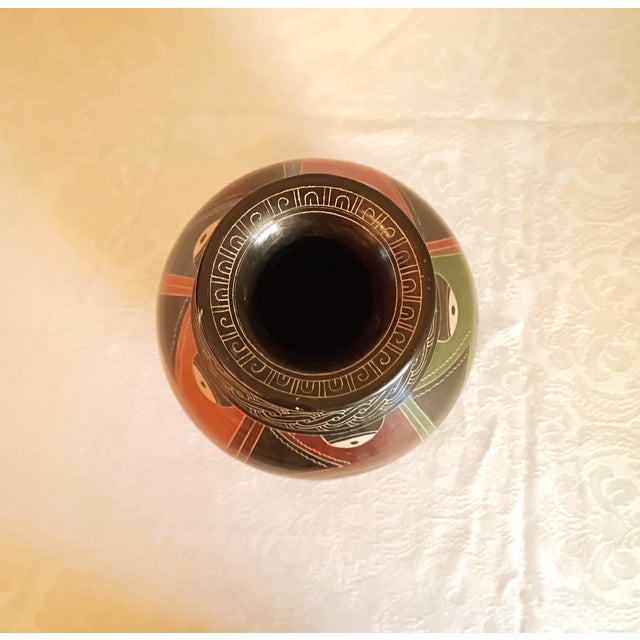 Onyx Vintage Signed Teodulo Potosme Nicaragua Art Pottery Vase San Juan De Oriente Hand Etched Sgraffito Vessel Global Tribal Accent For Sale - Image 8 of 10