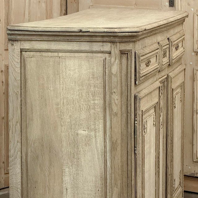 18th Century French Louis XVI Period Buffet in Stripped Oak For Sale - Image 9 of 18