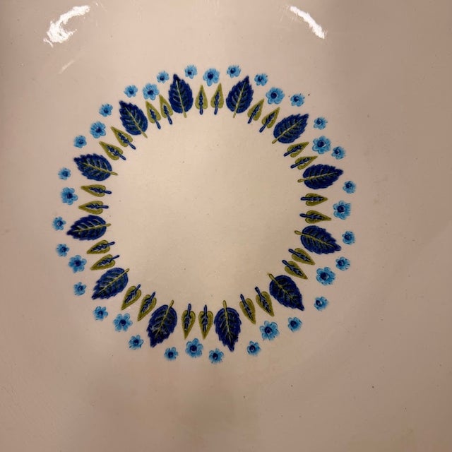 Cream Marcrest Swiss Alpine 1950 Vintage Mid Century Modern Retro Usa Floral Pasta Serving Bowl 10" For Sale - Image 8 of 8