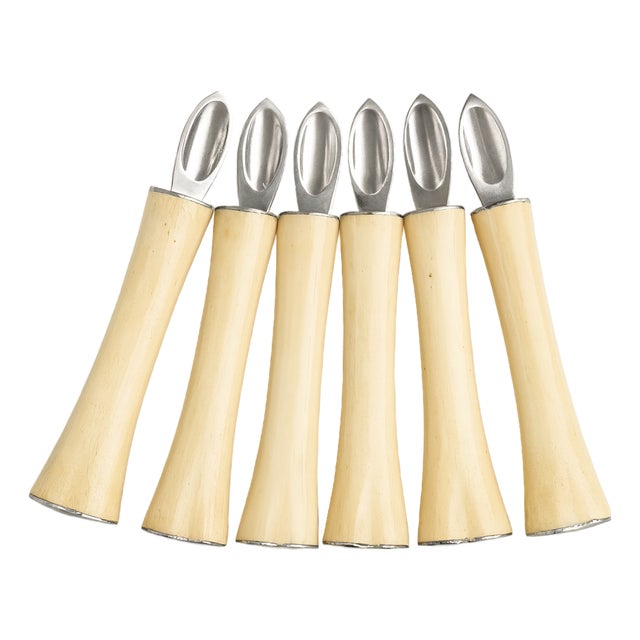 Set of 6 Handcrafted Horn-Handled Citrus Reamers For Sale