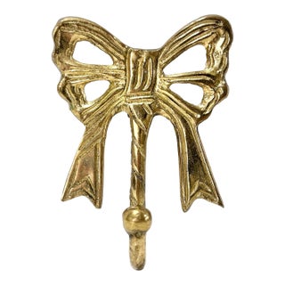Vintage Brass Bow Wall Hook – Decorative Ribbon Motif Wall Hook, Hollywood Regency Style Accent For Sale