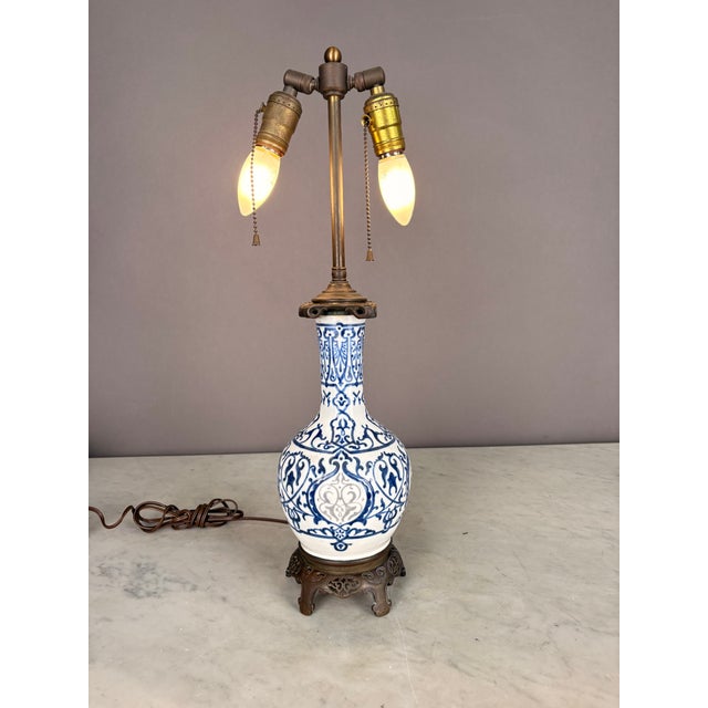 Late 19th Century Blue and White Chinese Porcelain & Brass Table Lamp For Sale - Image 4 of 9