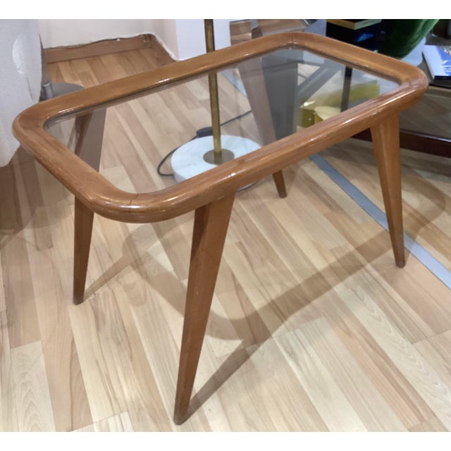 Cherry wood coffee table, from the Milanese school of the 1950s, in the style of Gio Ponti. This piece is designed in the...