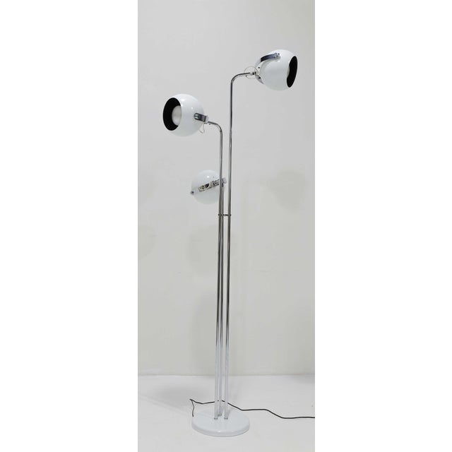1970s Sonneman 3-Arm Oscillating Floor Lamp in Chrome and White For Sale In Dallas - Image 6 of 8