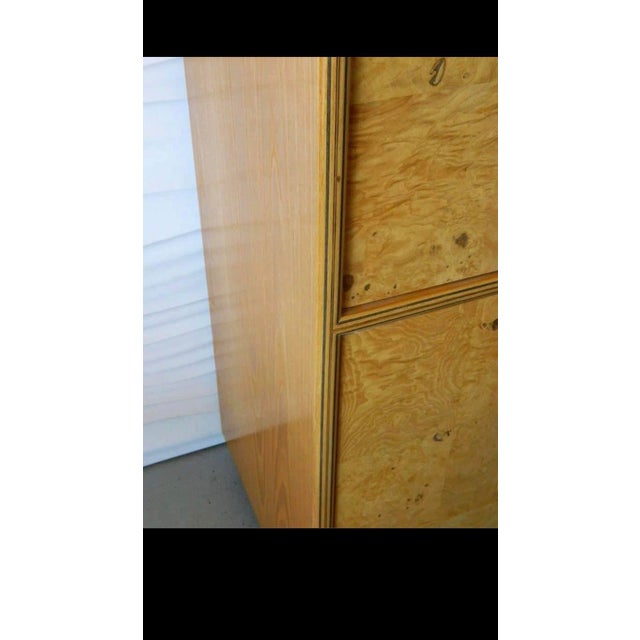 Vintage Henredon Pair Tall Cabinets Dressers in Burl Scene, 2 Pieces, Attributed For Sale In New York - Image 6 of 7