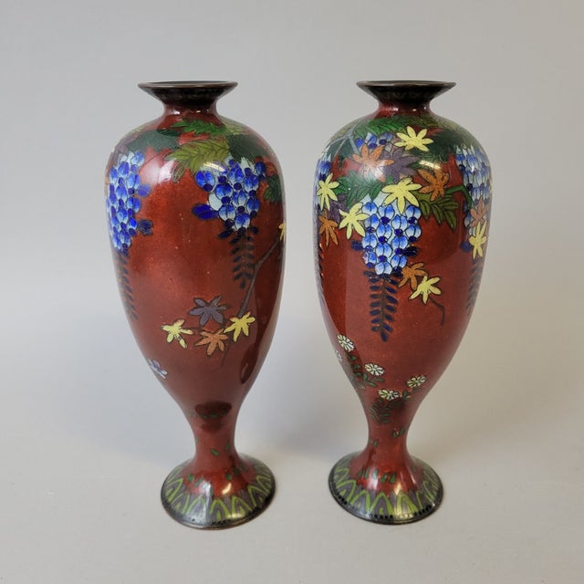 1920s Pair of Japanese Ginbari Cloisonné Vases With Wisteria & Floral Motifs For Sale - Image 5 of 10