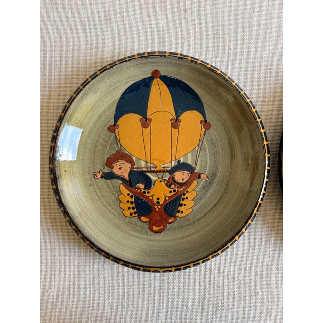1970s Swiss Folk Art Pottery Wall Plates Hand Painted Hot Air Balloons Heimberg-Steffisburg For Sale - Image 5 of 6