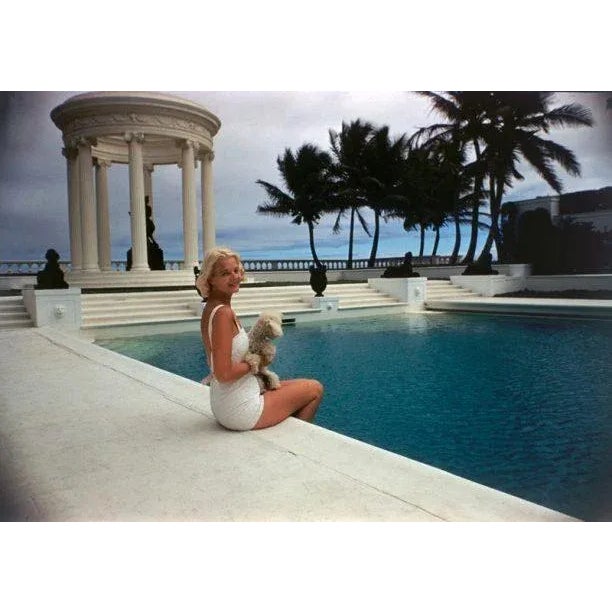 CZ by the Pool 1955 American socialite Mrs. Winston F. C. Guest (aka CZ Guest, 1920 – 2003) perches on the edge of the...
