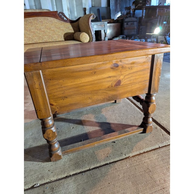 Brown Mid 20th Century Mahogany End Table / Nightstand With One Drawer & Bobbin-Turned Legs – Classic English Country For Sale - Image 8 of 8