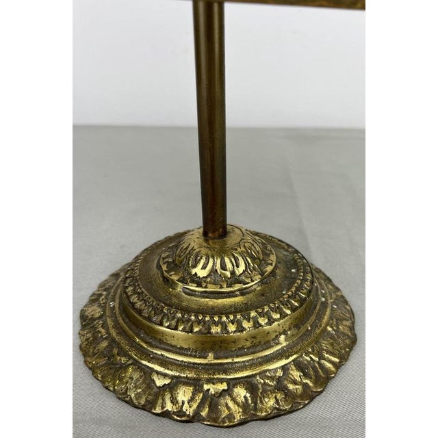 A decorative Vintage French fireplace set made from brass and offered in Good condition, featuring five pieces arranged on...