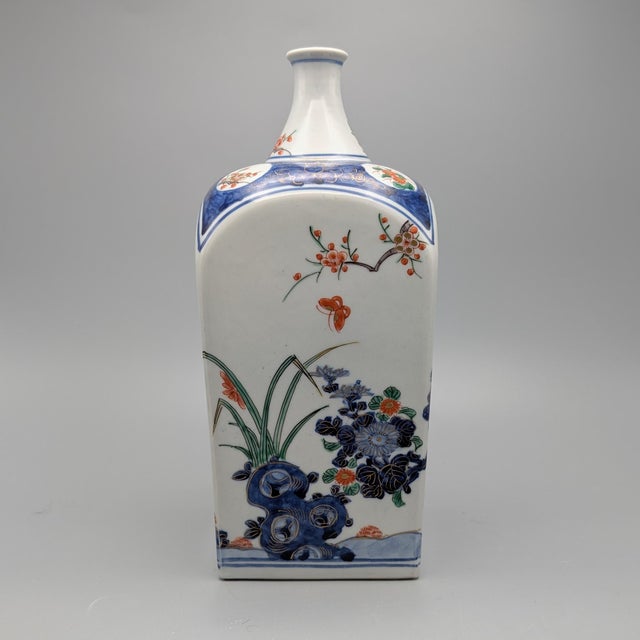 Japanese Edit 18th Century Large Edo Period Polychrome Tokkuri Sake Bottle For Sale - Image 3 of 8