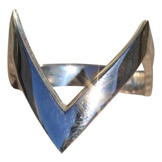 The Ajax: Ladies Modern 14 Karat White Gold Curved Point Band For Sale