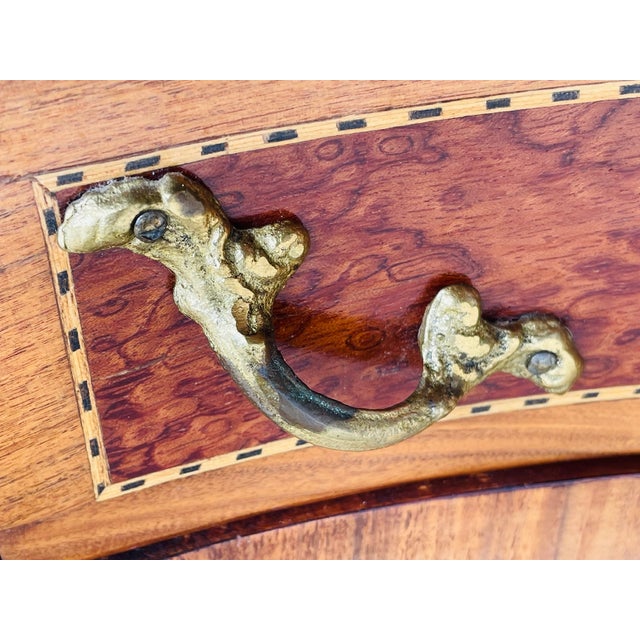 French Louis XV Style Chest of Drawers in Elm Burl and Walnut, 1940s For Sale - Image 12 of 18