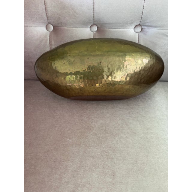 Mid 20th Century Vintage Mid-Century Brass Large Hammered Decorative Bowl For Sale - Image 5 of 11