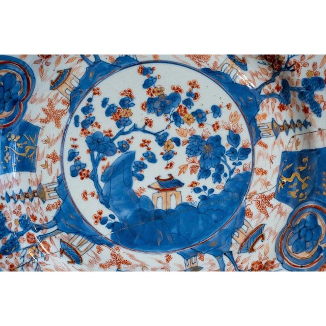 Large 18th Century Antique Chinese Qing Dynasty Imari Porcelain Charger For Sale - Image 13 of 18