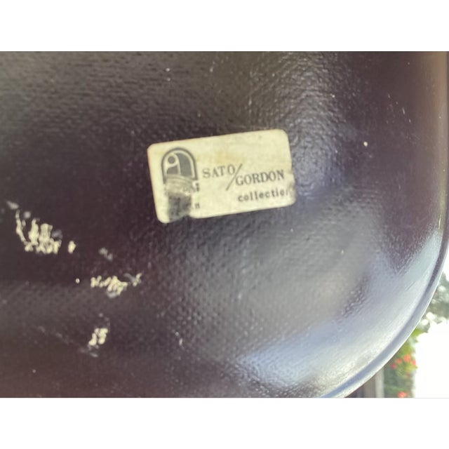1950s Vintage Japanese Lacquered Tray | Umbrella Motif For Sale - Image 5 of 6