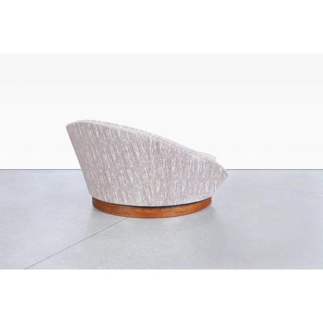 Mid-Century Modern Oversized Walnut Satellite Lounge Chair by Milo Baughman For Sale In Los Angeles - Image 6 of 10