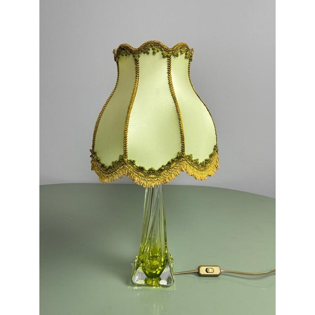 Mid-Century Modern Mid-Century Green Crystal Table Lamp with Ornate Gold-Fringed Lampshade from Val Saint Lambert, Belgium, 1960s For Sale - Image 3 of 12