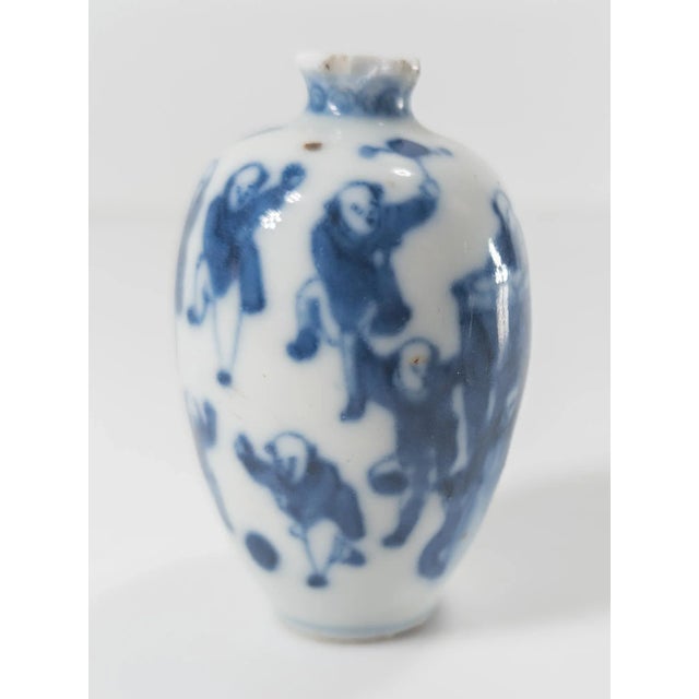18th Century Chinese Blue and White Snuff Bottle Yongzheng Mark For Sale - Image 4 of 10