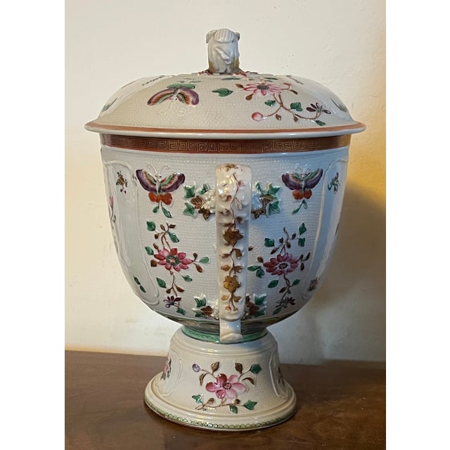 Antique 18th Century Chinese Export Famille Rose Porcelain Trophy Cup or Urn With Handles & Cover Butterflies & Flowers Circa 1790 For Sale - Image 13 of 18