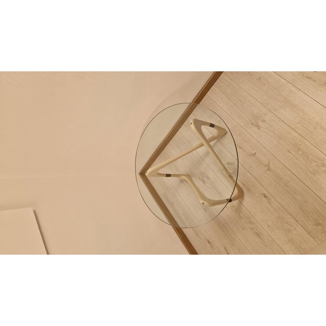 Coffee Table in White Lacquered Wood and Brass with Round Glass Top, 1950s For Sale - Image 14 of 16