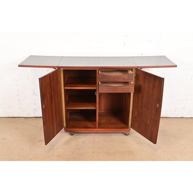 Jack Cartwright for Founders Mid-Century Modern Walnut Rolling Buffet Server or Bar Cart, 1960s For Sale In South Bend - Image 6 of 13