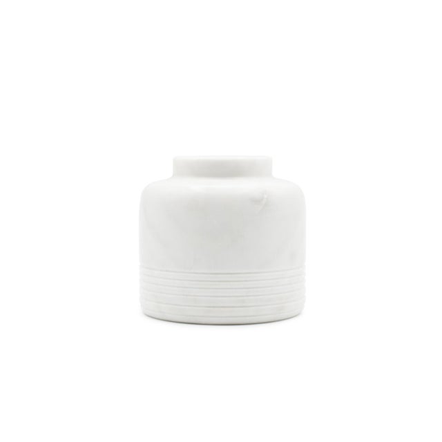 Kenneth Ludwig Chicago Nizzoli White Vase- Small For Sale - Image 4 of 9