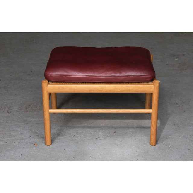 Colonial easy chair with ottoman, pj-149, designed by ole wanscher and produced by carl hansen & son around 1990. An...