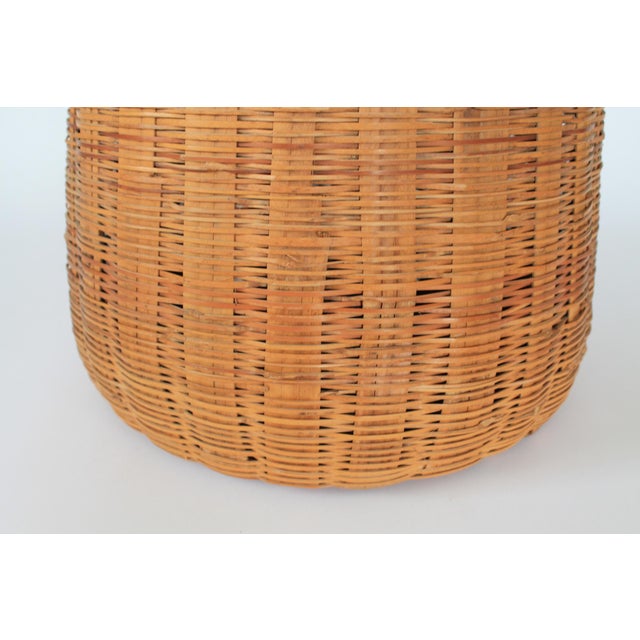 Vintage Lidded Woven Wicker Basket For Sale In Milwaukee - Image 6 of 10