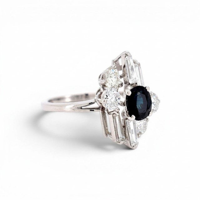 Vintage Modernist Natural Sapphire and Diamond - 18k White Gold Ring, Size 6.75 For Sale - Image 4 of 6