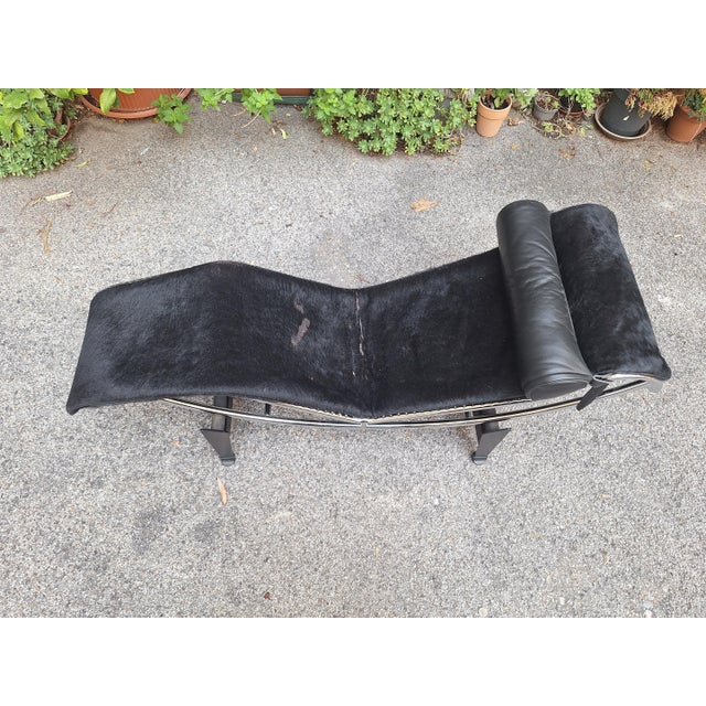 LC4 Chaise Lounge in Black Pony Skin by Le Corbusier for Cassina, 1970s For Sale - Image 12 of 12