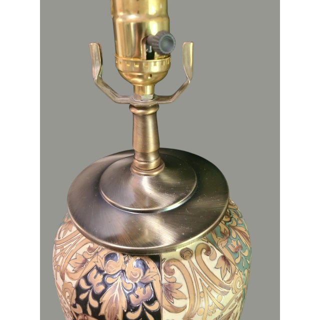 Late 20th Century Vintage Chinoiserie Asian Inspired Floral Multi-Color Table Lamp For Sale - Image 5 of 9