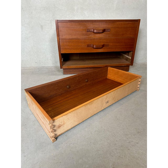 Vintage Chest of Drawers in Teak For Sale - Image 5 of 13