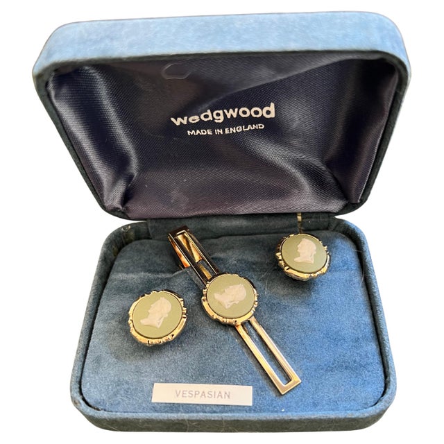 Cream Vintage Royal British "Wedgwood" Jasper ware Gold Pate Cufflinks & Tie Clip Set For Sale - Image 8 of 18