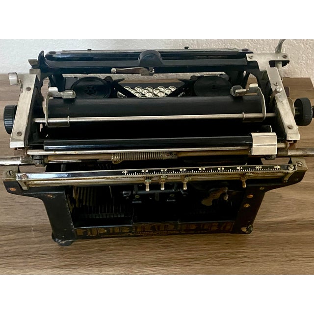 Antique 1922 Underwood Standard No. 5 Typewriter - Serial 1539401 With Underwood's Typists Guide Original Condition For Sale - Image 9 of 16