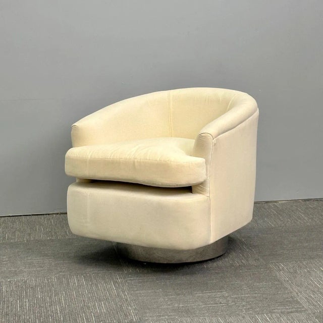 Mid-Century Modern Milo Baughman Style Swivel Chairs, Chrome Base, Cream Velvet For Sale - Image 4 of 13