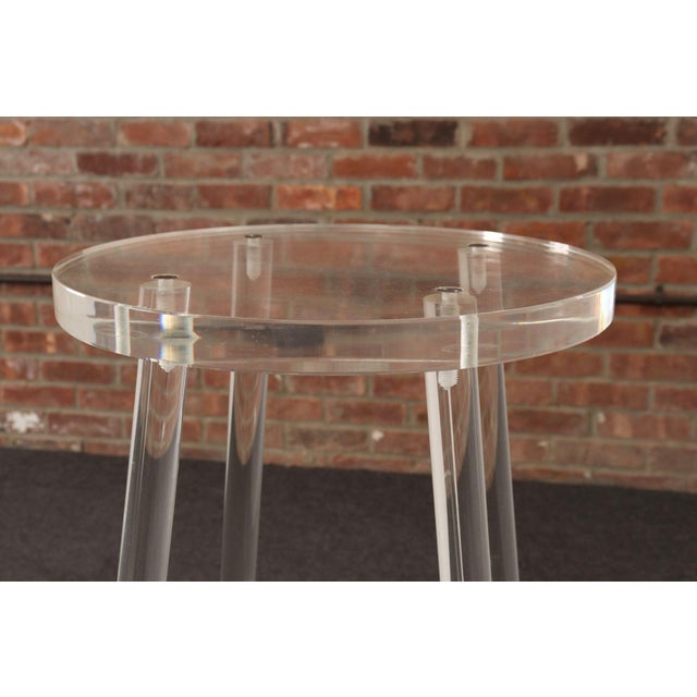 Transparent Single Vintage American Hollywood Regency Style Lucite Bar Stool For Sale - Image 8 of 18