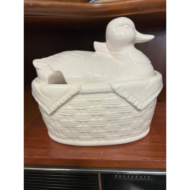 Mid Century ,1950s, White Ceramic Nesting Hen Gravy /Tureen For Sale - Image 4 of 8