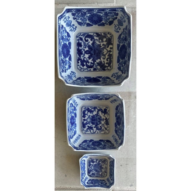 Circa 1980 Canton Export-Style Blue and White Notched Corner Square Nesting Bowls – Set of 3 For Sale - Image 13 of 18
