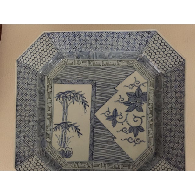 Antique - Edo Period - Blue & White Octagonal Plate With Bamboo & Floral Motif For Sale - Image 4 of 12