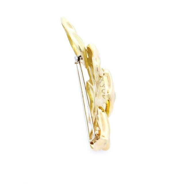 Diamond Engraved Flower 18k Brooch Extra Large For Sale In Miami - Image 6 of 7