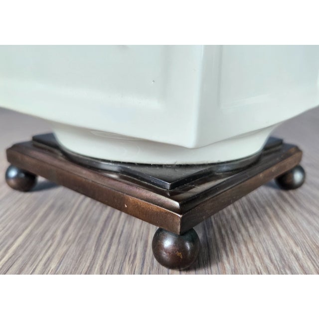 Early 20th Century Crest Co. Chicago Blanc De Chine Porcelain Table Lamp For Sale - Image 13 of 15