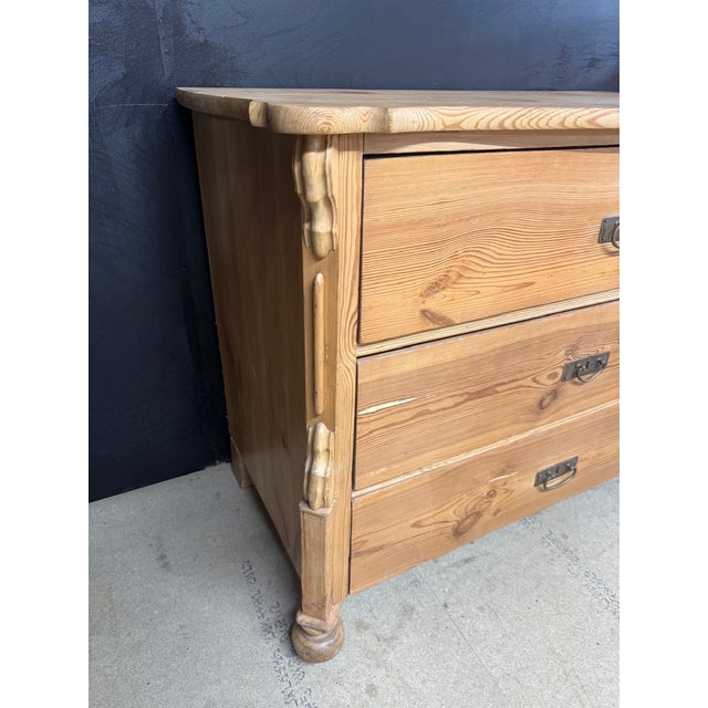1900 - 1909 Pine Chest of 3 Drawers, 1900 For Sale - Image 5 of 13