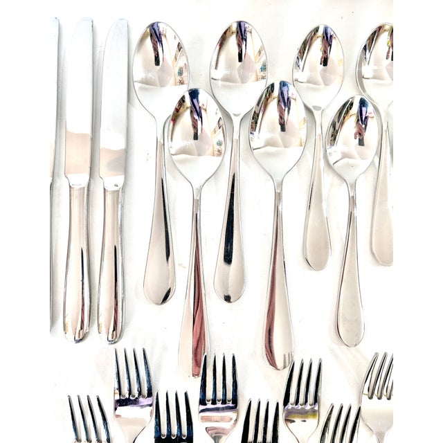 Contemporary Wallace Flatware Set – Modern Teardrop Pattern, 18/10 Stainless Steel - Minimalist Table Setting – Service for Four For Sale - Image 3 of 12