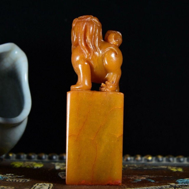 Chinese Vintage Chinese Shoushan Tianhuang Stone Seal With Ancient Beast Finial For Sale - Image 3 of 9