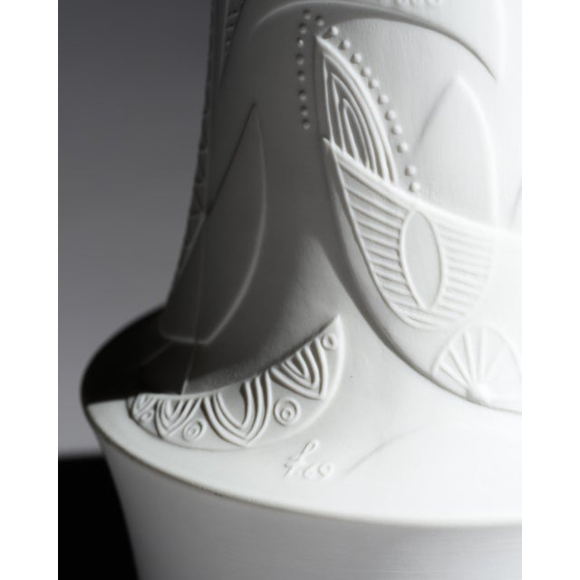 White Floral Relief Bisque Porcelain Vases by Cuno Fischer for Hutschenreuther Selb, 1960s, Set of 3 For Sale - Image 8 of 18