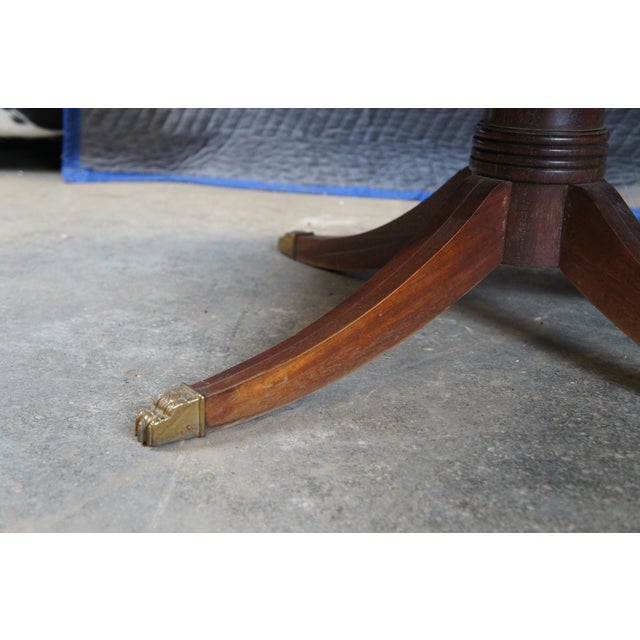 Vintage Hekman Georgian Style Crotch Mahogany Oval Coffee Cocktail Table 52" For Sale - Image 10 of 11