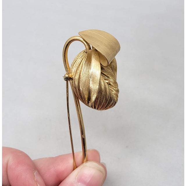 1950s goldtone 3d flower brooch with security clasp. Marked "NAPIER" on the stem. Measures: 3 3/4 inches long by 1 1/8...